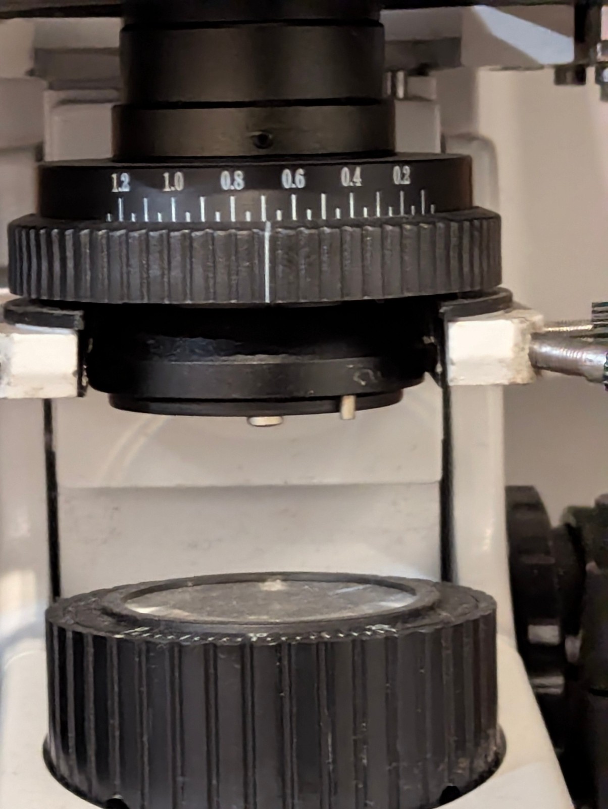AmScope T690C-9M Digital Trinocular Compound Microscope 40X-2500X