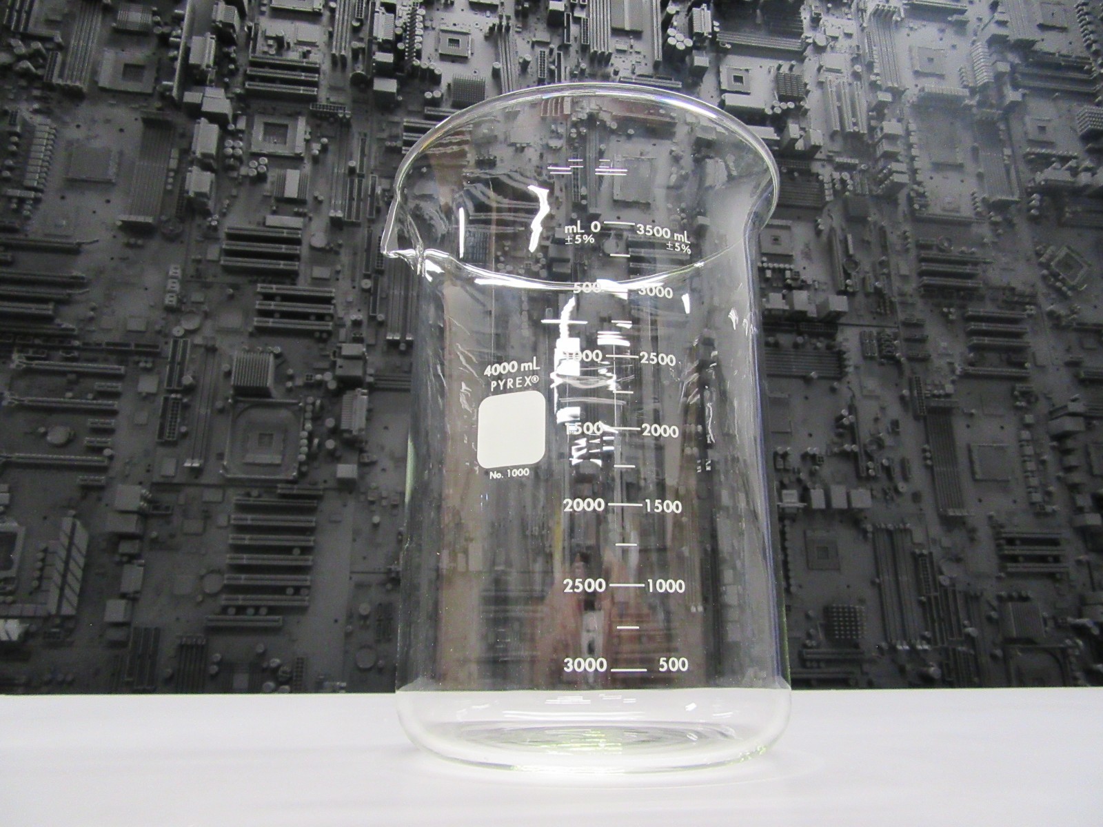 PYREX 4000 ml Heavy duty glass Laboratory Beaker