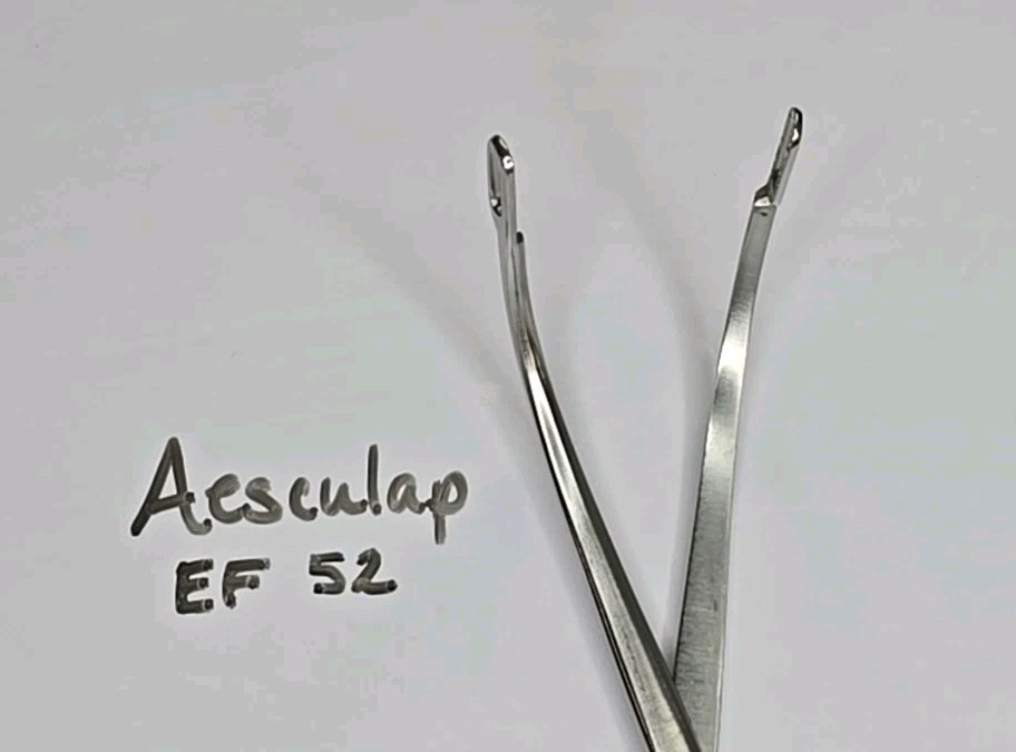 Aesculap EF 52 Kidney Stone Forceps, curved, serrated jaw
