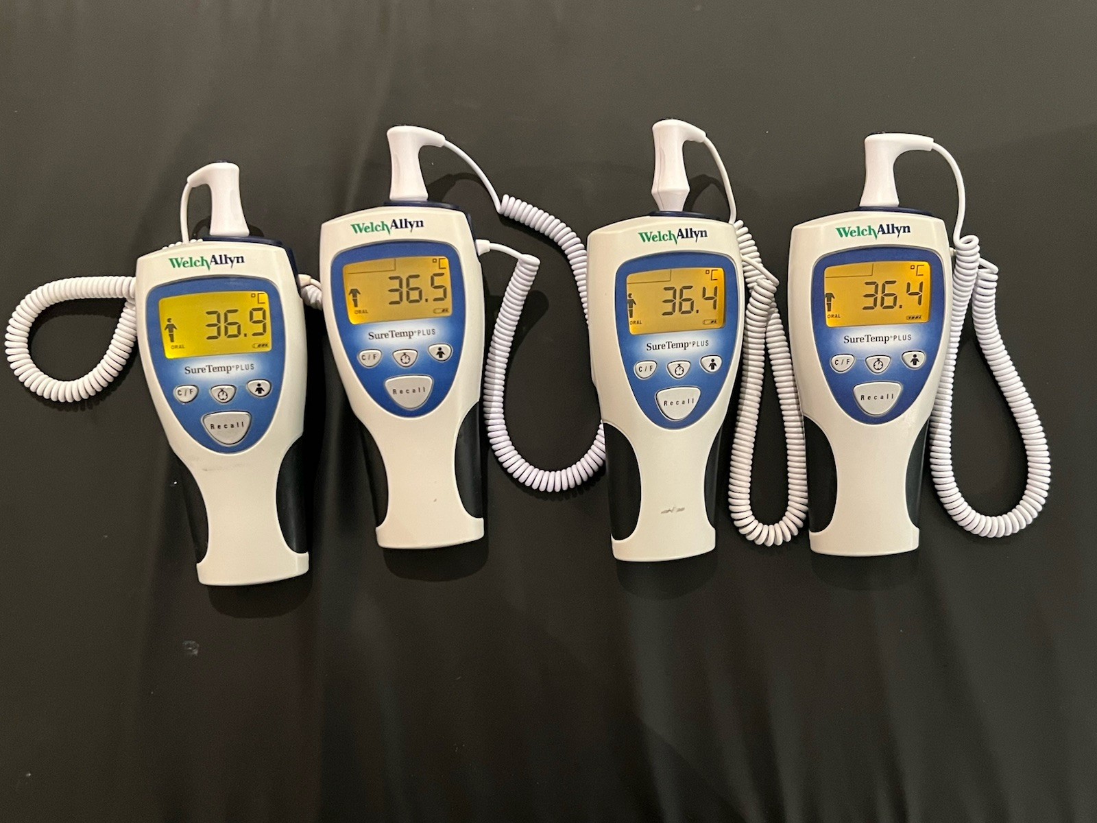Welch Allyn 692 SureTemp Plus Thermometer with Oral Probe and 1 Box Probe Covers