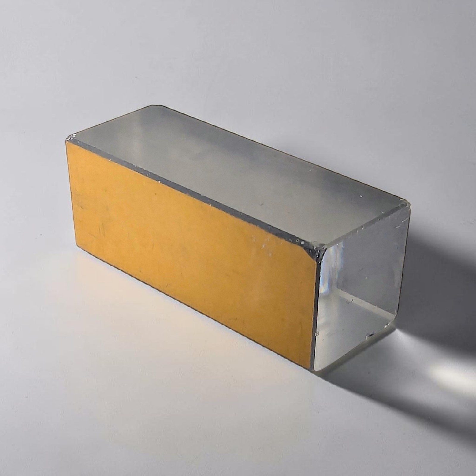 Lithium Niobate Q-Switch – 9x9x25 mm – Polished 1064 nm – Minor Defect