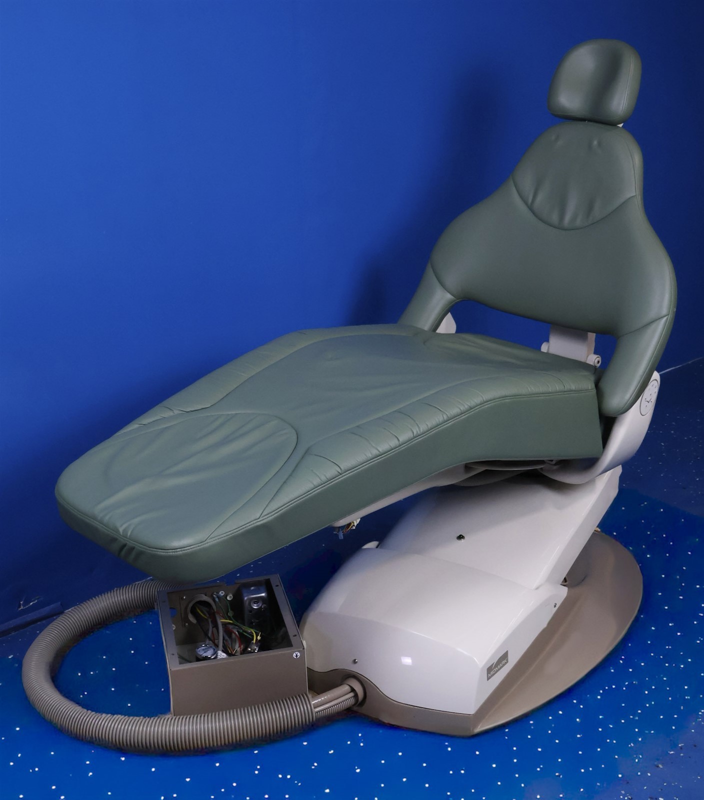 Midmark Ultracomfort Dental Operatory Exam Chair Cantilever Hydraulic Model