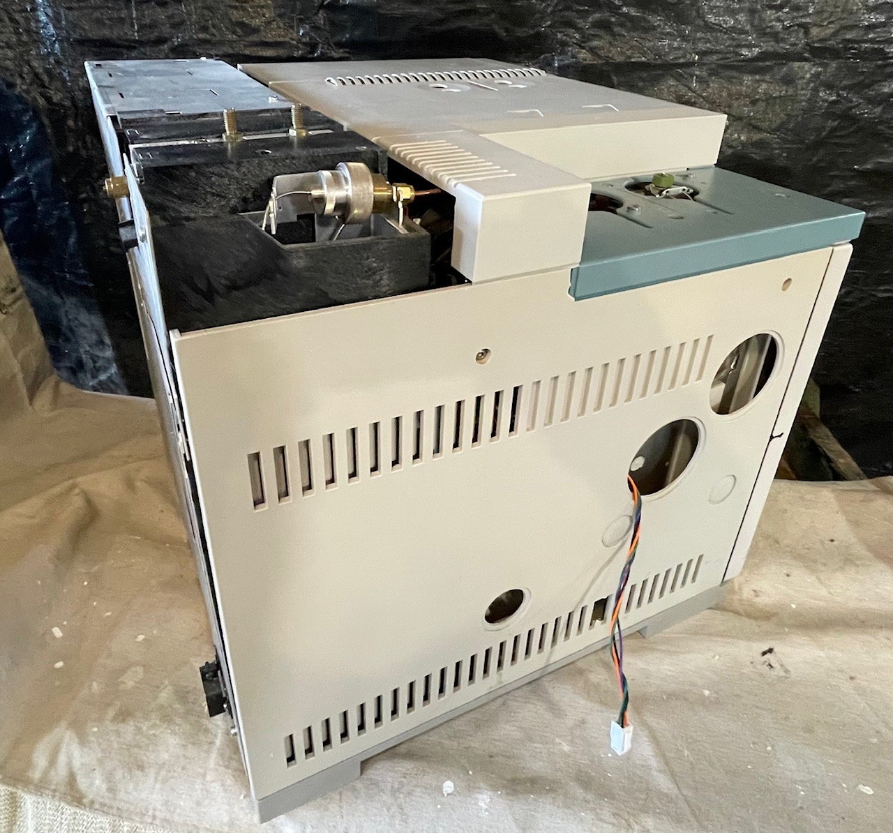 Agilent 6890 Plus Gas Chromatograph GC System G1530A