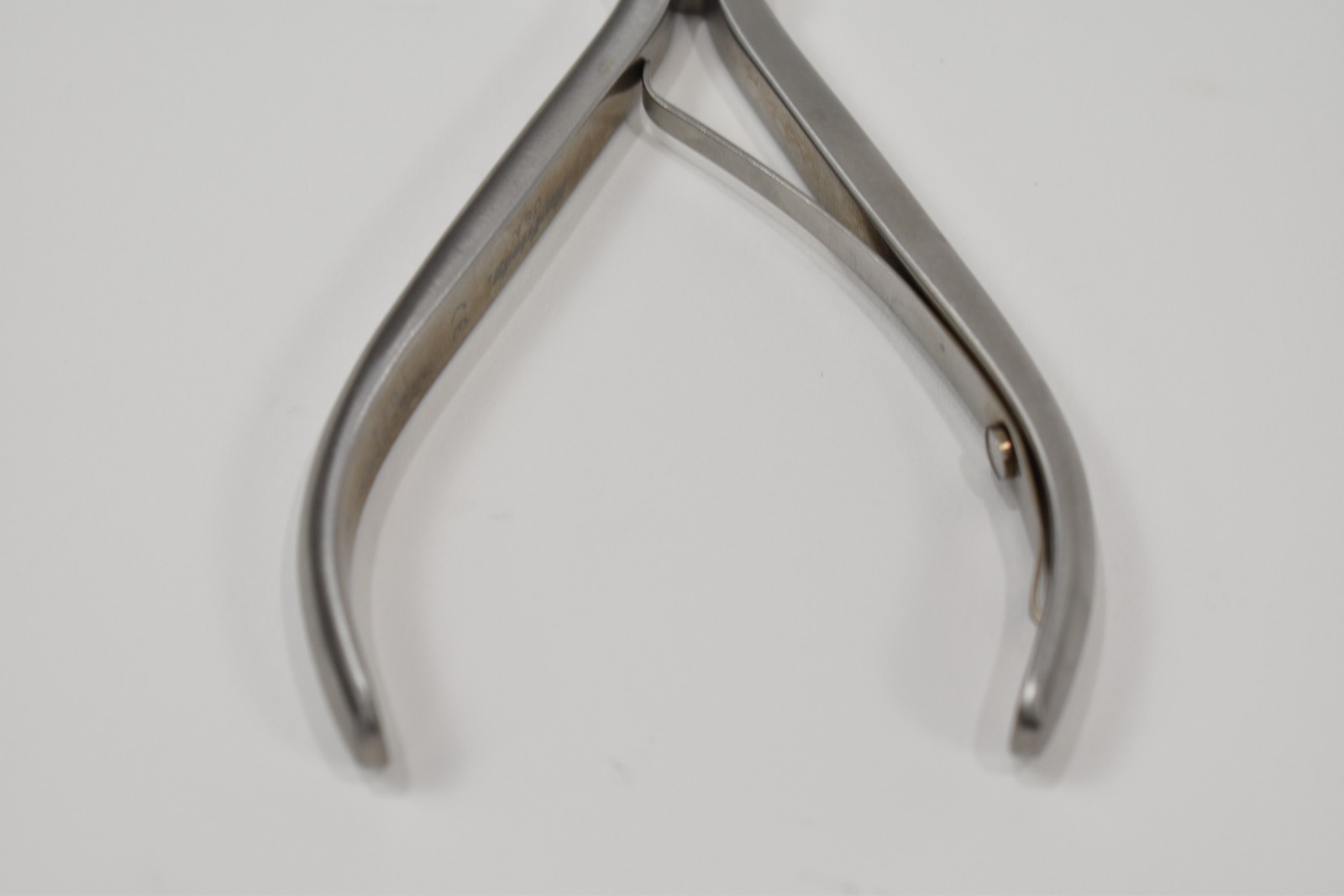 Hu-Friedy Orthodontic Pliers Band Crimping (678-225M) & NiTi Bender (678-322)