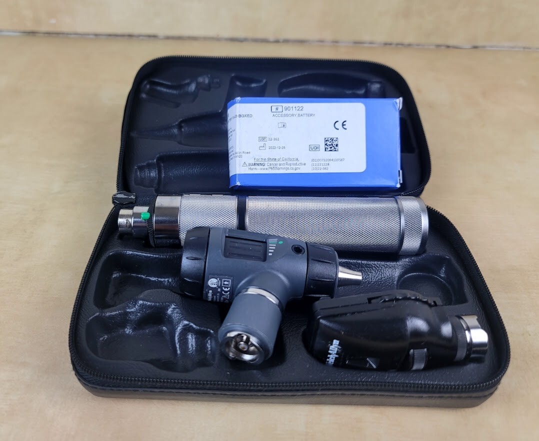 WELCH ALLYN MACROVIEW OTOSCOPE / OPHTHALMOSCOPE SET W/ NEW RECHARGEABLE BATERY