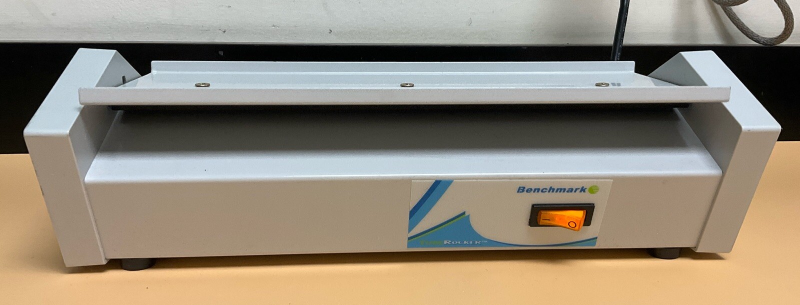 Benchmark Scientific M2100 Tube Rocker