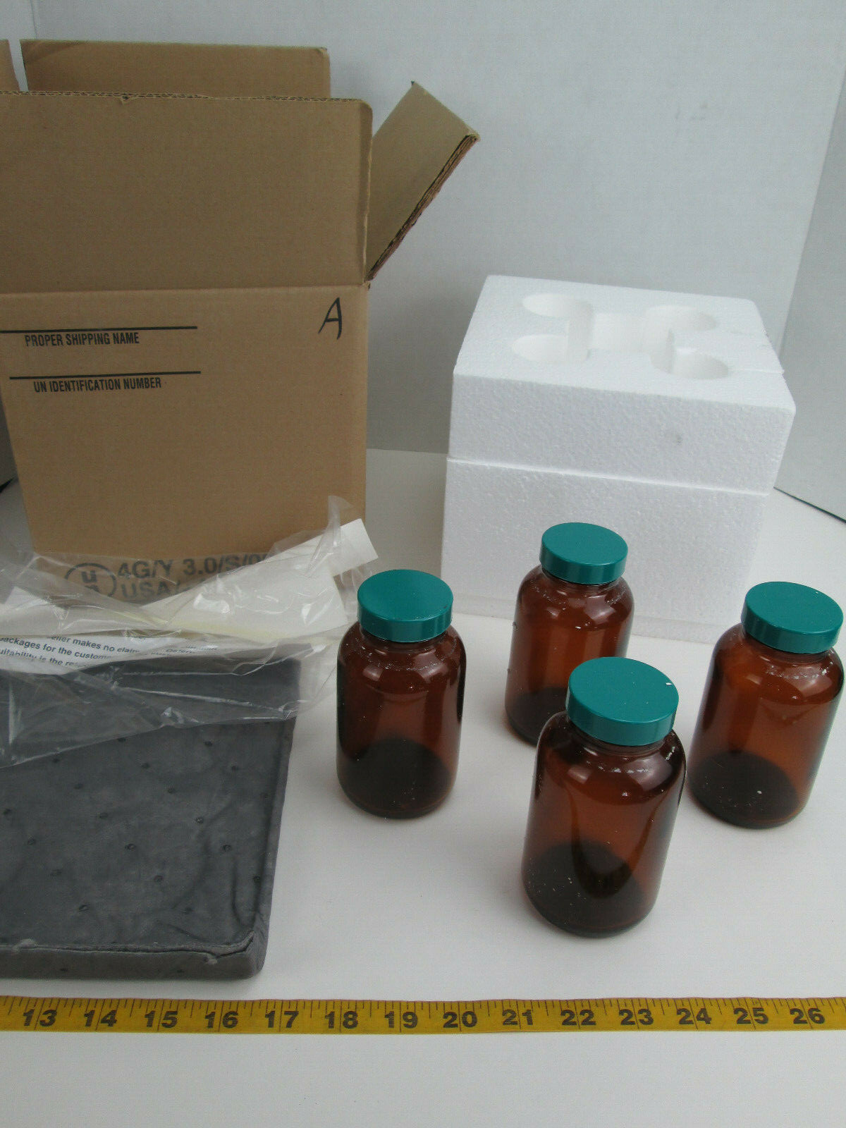 New In Box Lot of 4 SturdeeSeal Glass Bottles Jars with Lids 8oz 8 Ounces SKU A