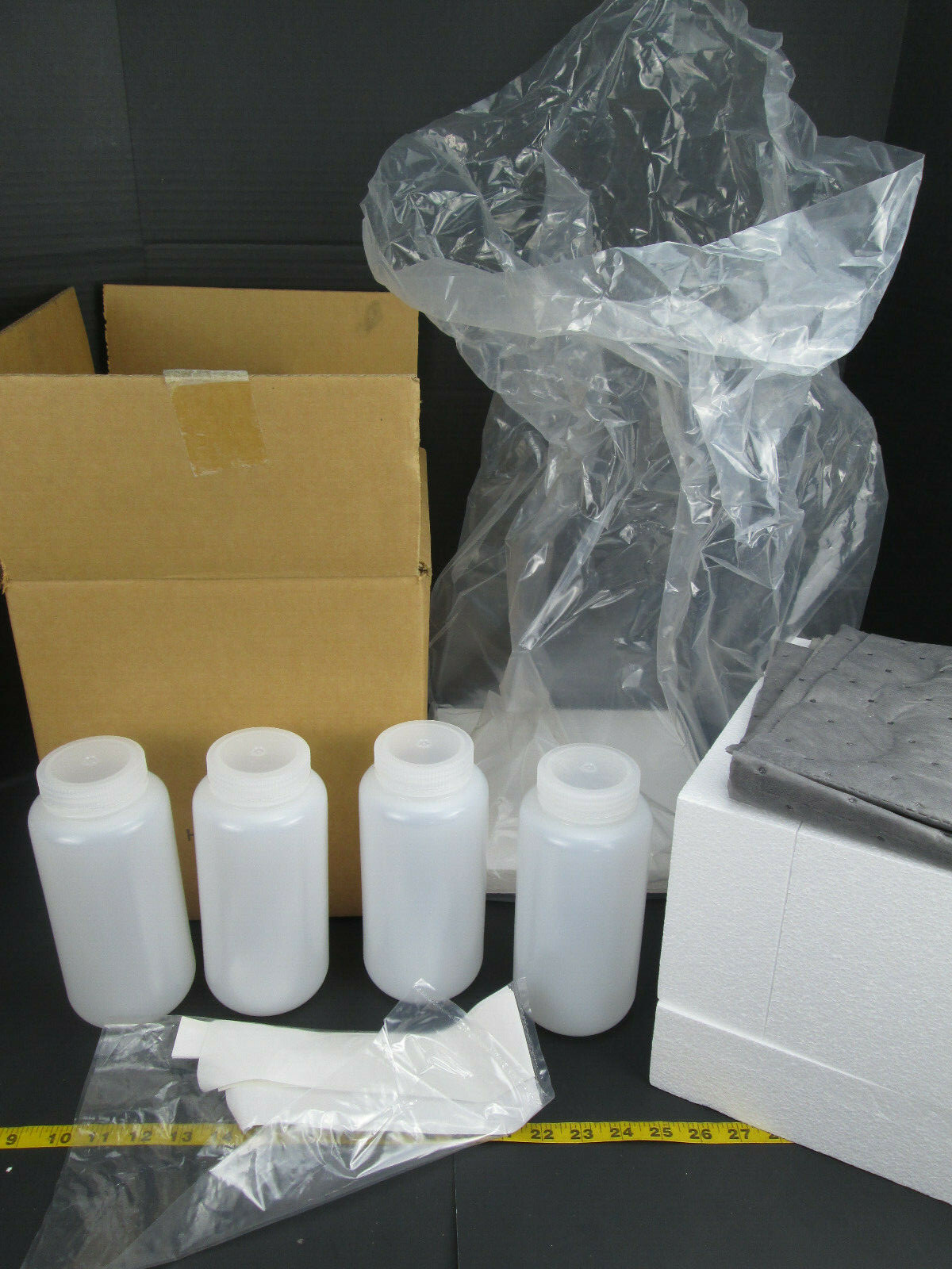 New In Box Lot of 4 SturdeeSeal Plastic Bottles Jars w Lids 32oz 32 Ounces SKUC