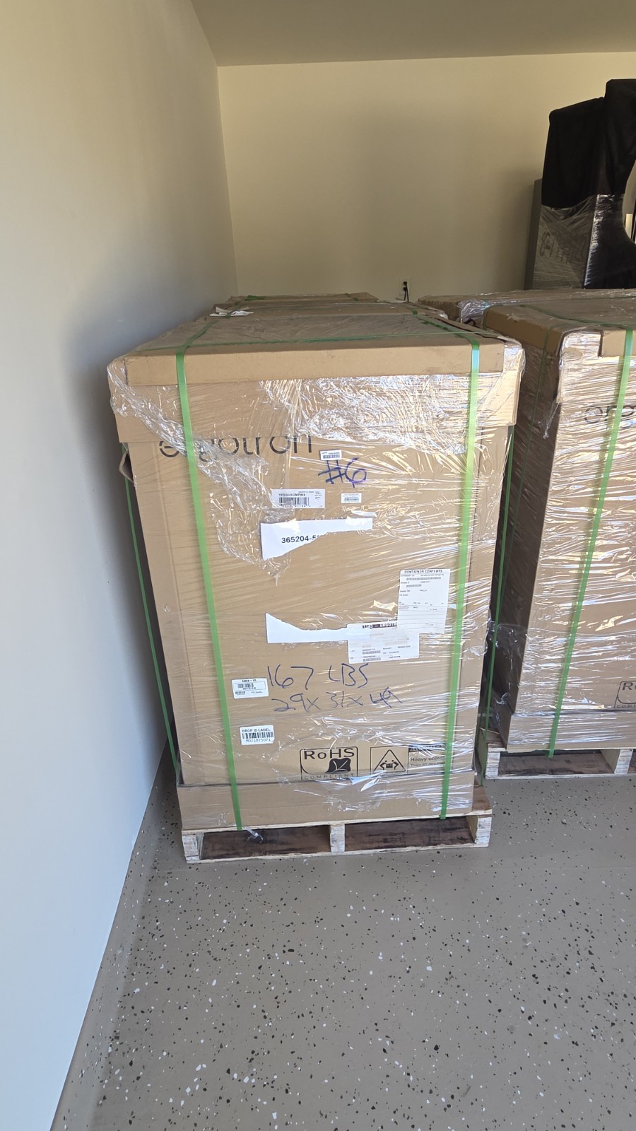 Ergotron YES Basic 36 Charging Cart 3 Shelves Locking Doors Wheels Medical