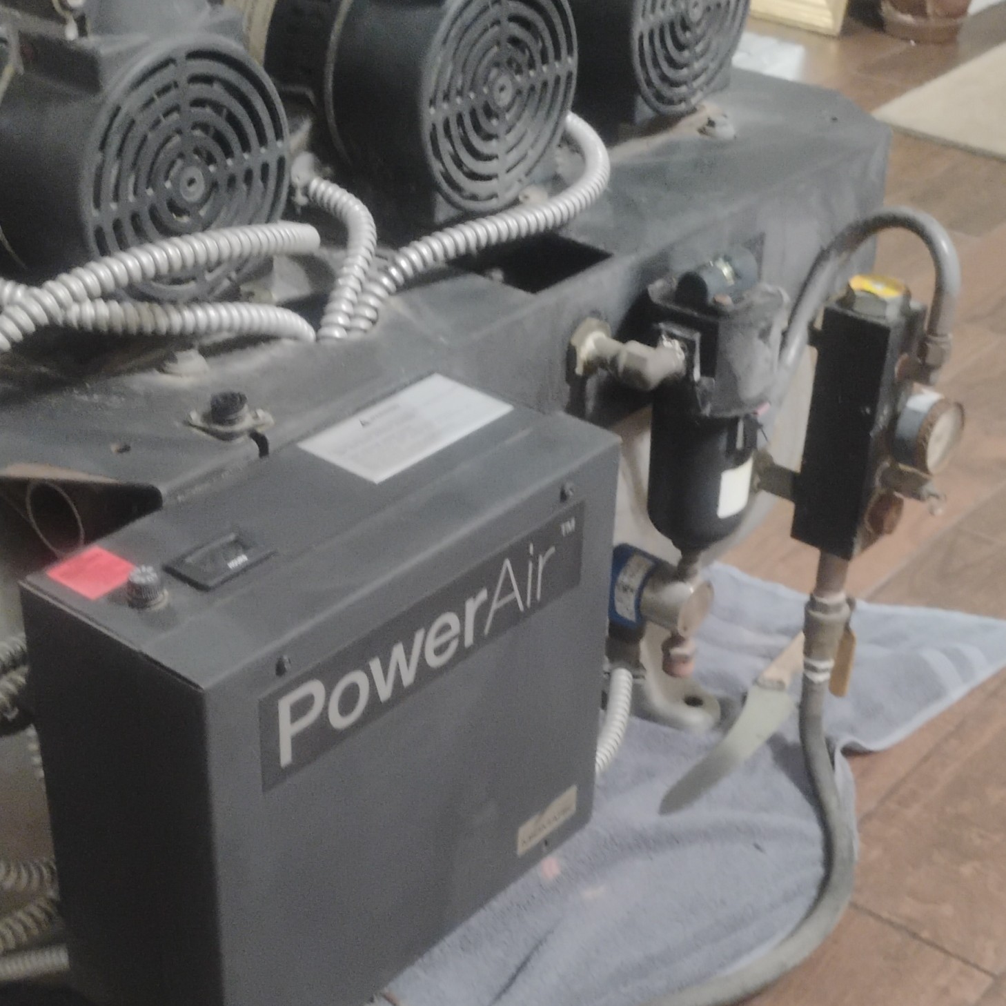 MIDMARK P32 dental compressor