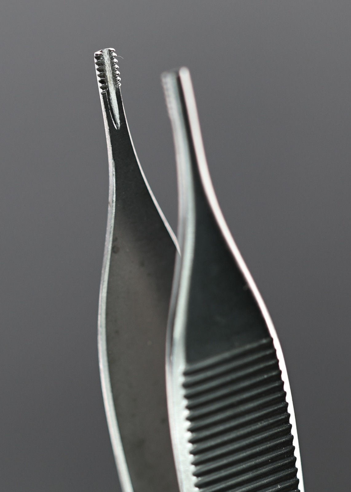 Symmetry 30-1189 Adson Brown Forceps, Serrated, 1.5mm Wide Jaw, STR, 4-5/8″