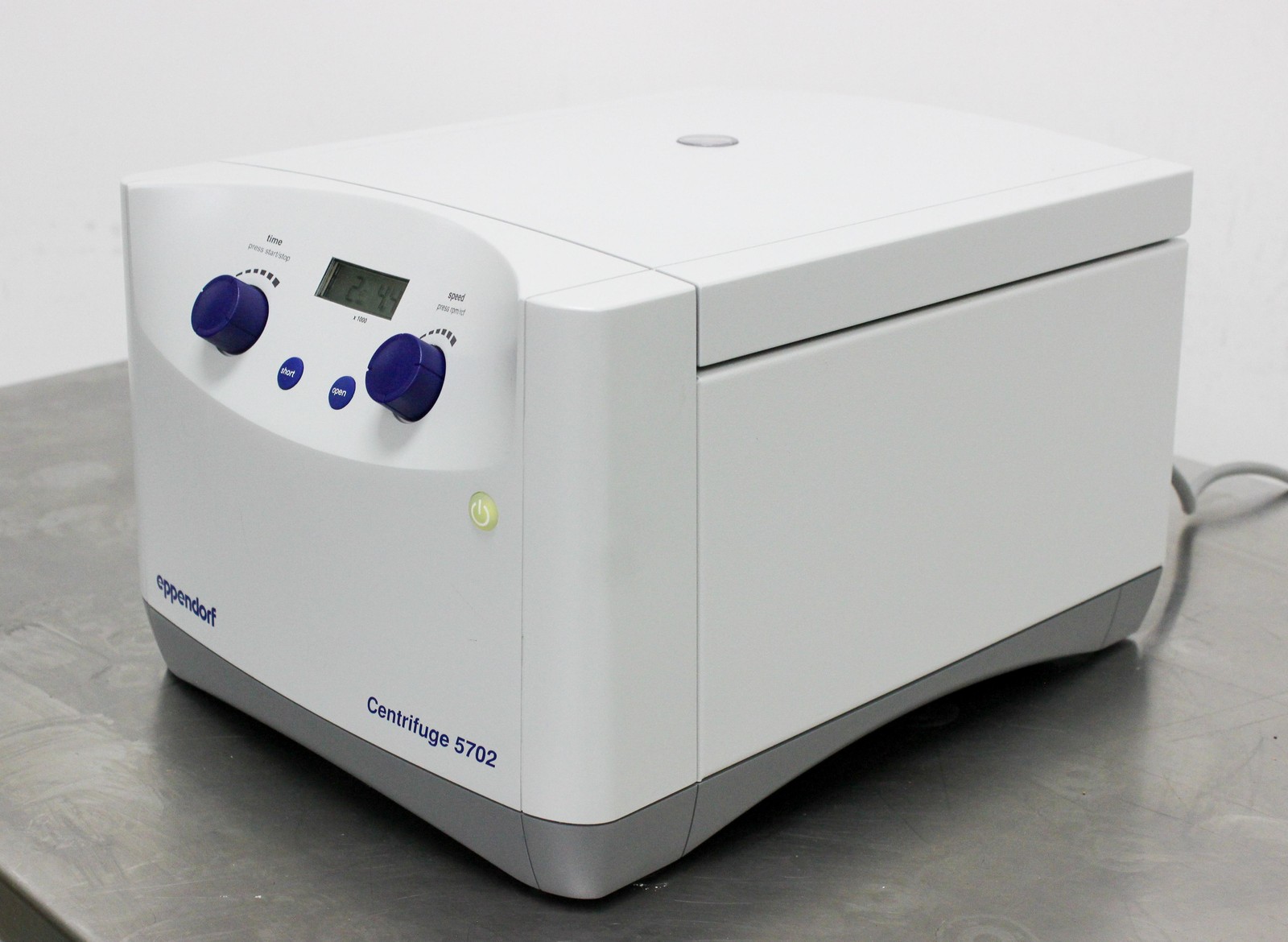 Eppendorf Centrifuge 5702 Low-Speed Centrifuge Up to 4400 RPM 100 m (3375381)