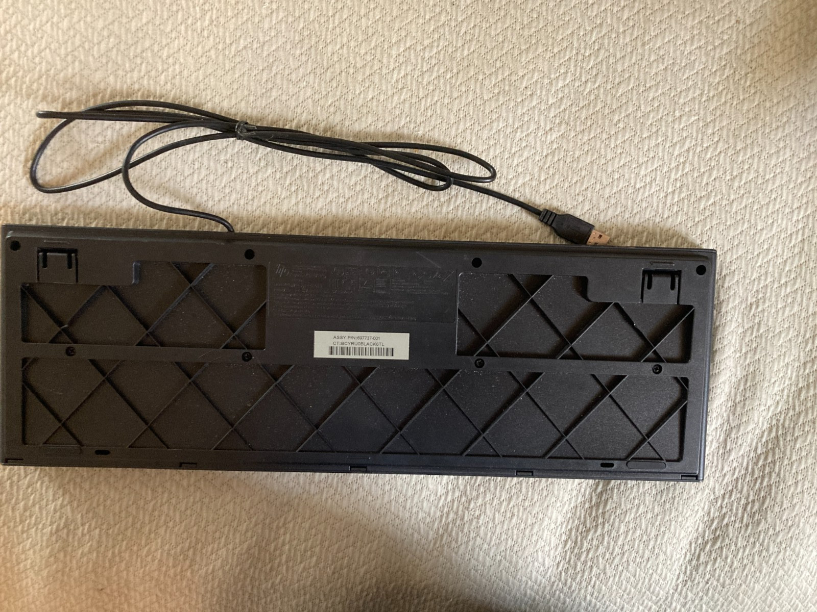 HP Keyboard PN: 697737-001 Pre-owned, Good condition used very little