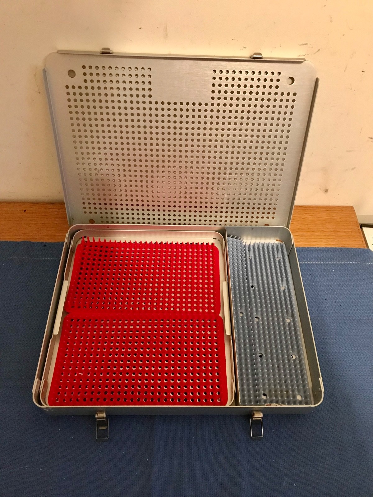 Katena K9-2350 sterilizer case (12.25″ x 10.25″ x 1.25″). Used, GC, guaranteed.