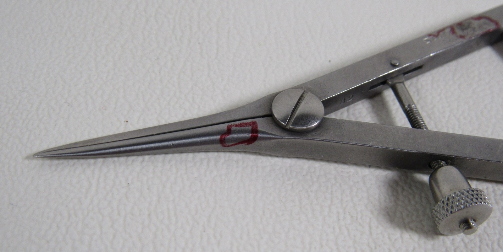 Storz E-2404 Castroviejo Caliper Measures 0mm to 20mm Germany 3-1/2″ PITTING