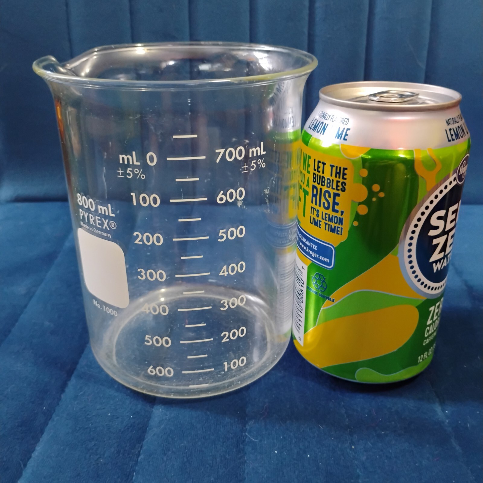 PYREX 800 mL Graduated Beaker Griffin Low Form Heat Resistant Apothecary Germany