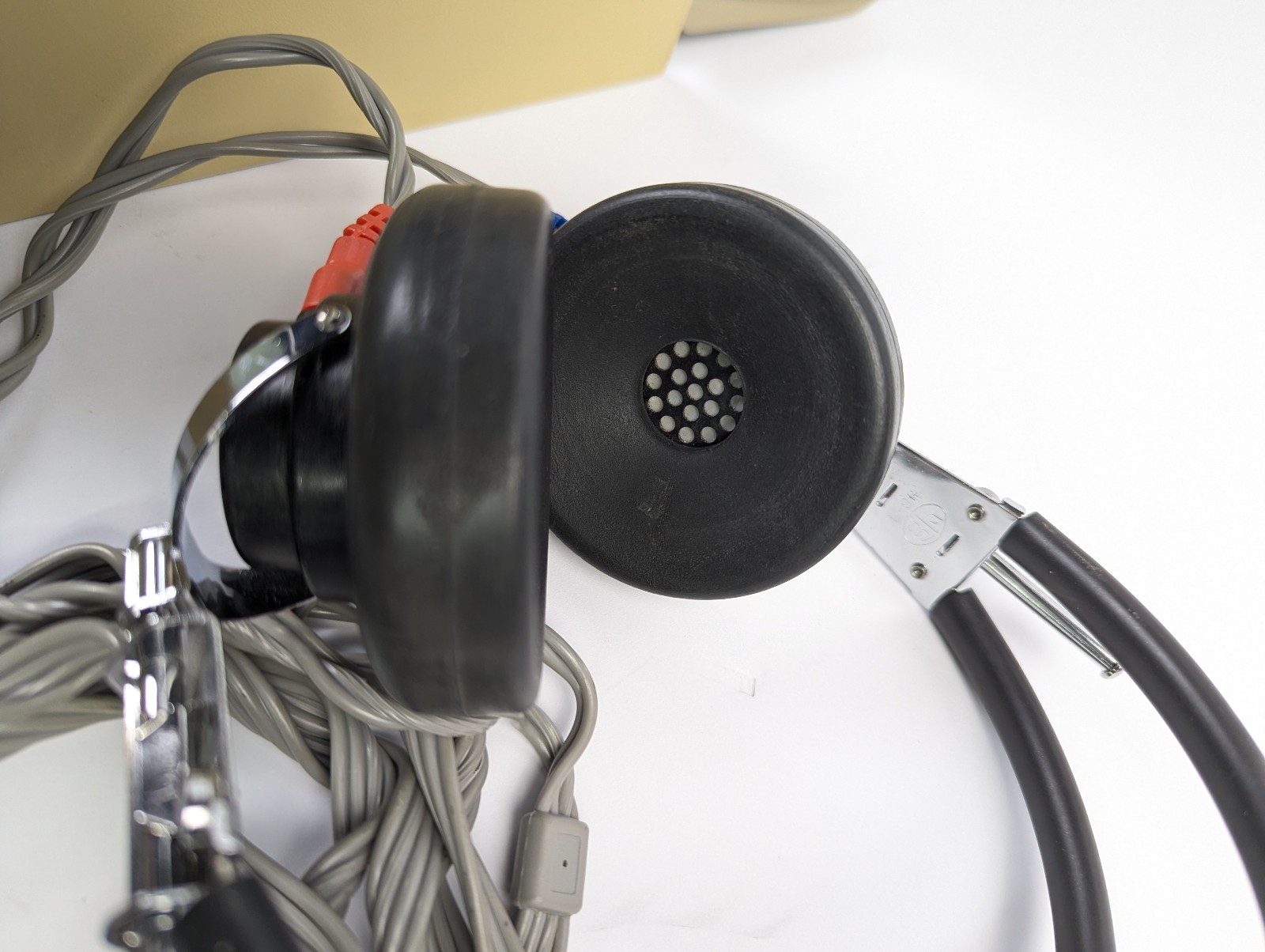 Lucas Grason-Stadler GSI 17 Audiometer 1717 + Telephonics Headphones TDH-39P (B)