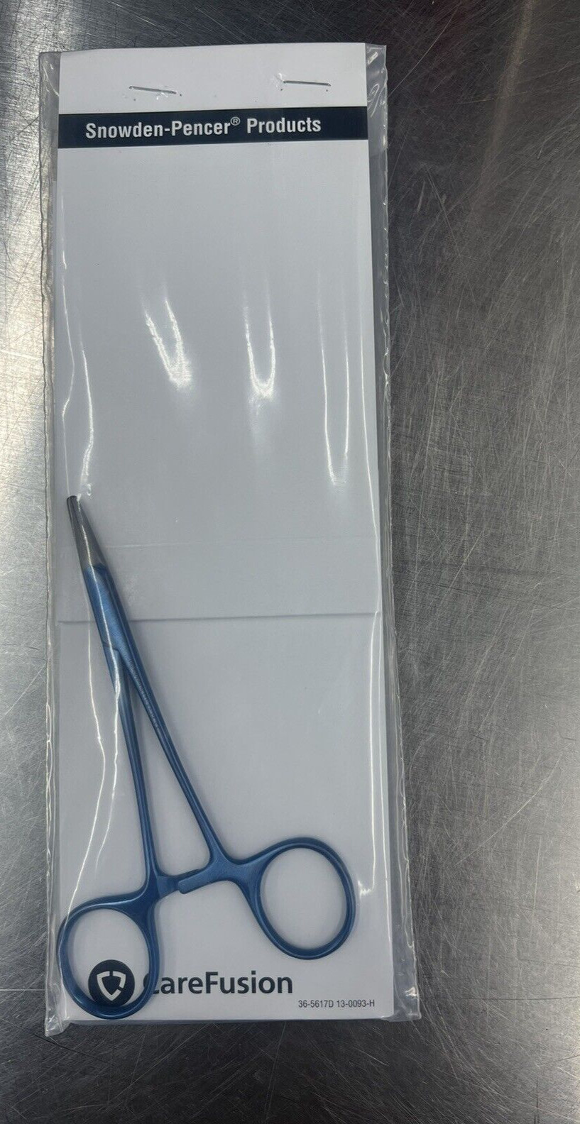 Snowden-Pencer Plastics DIAMOND-LITE NEEDLE HOLDER, TITANIUM HALSEY, 13CM (5″)