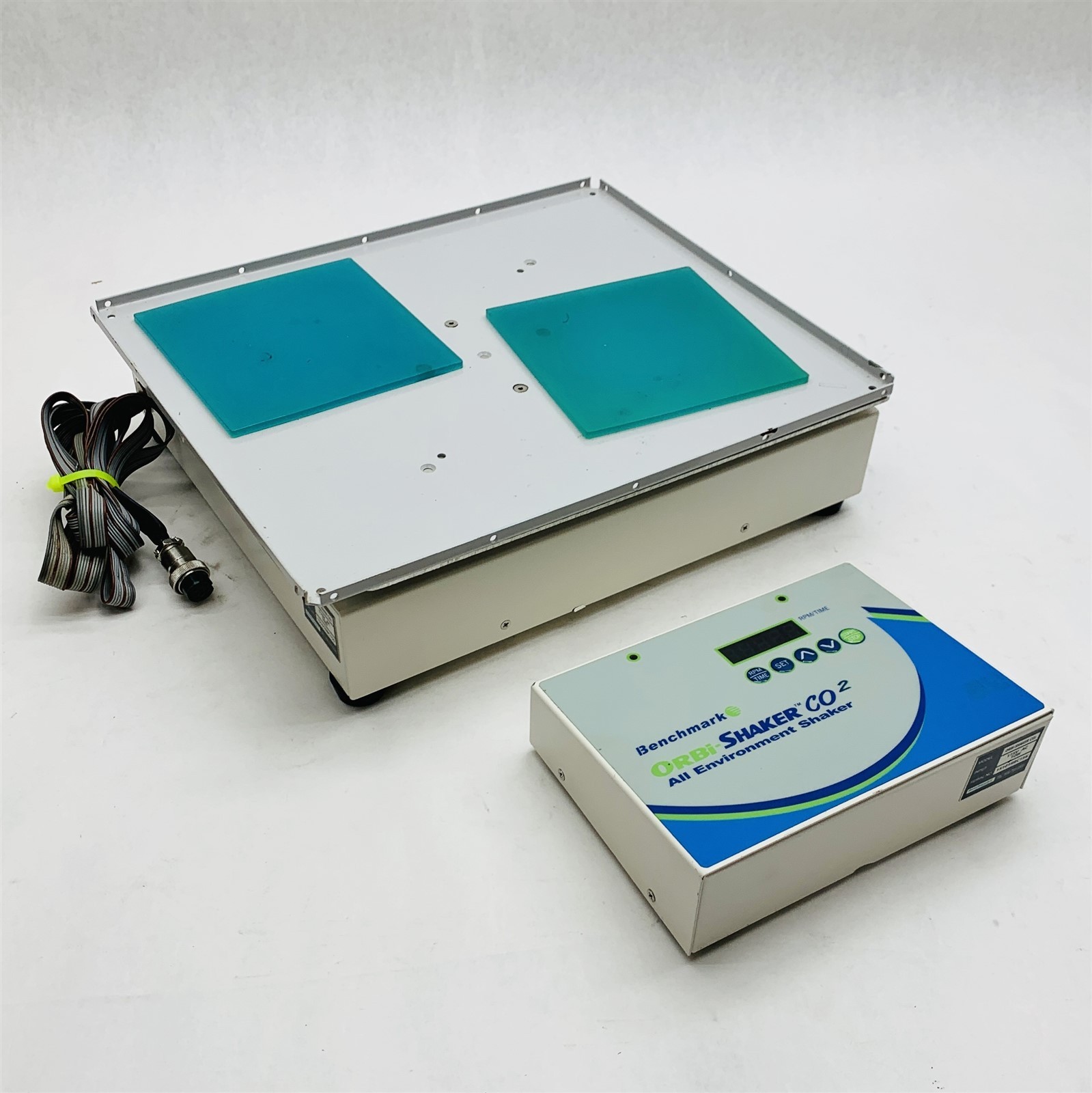 Benchmark Orbi-Shaker CO2 Incubator Shaker Platform w/Remote Controller Module