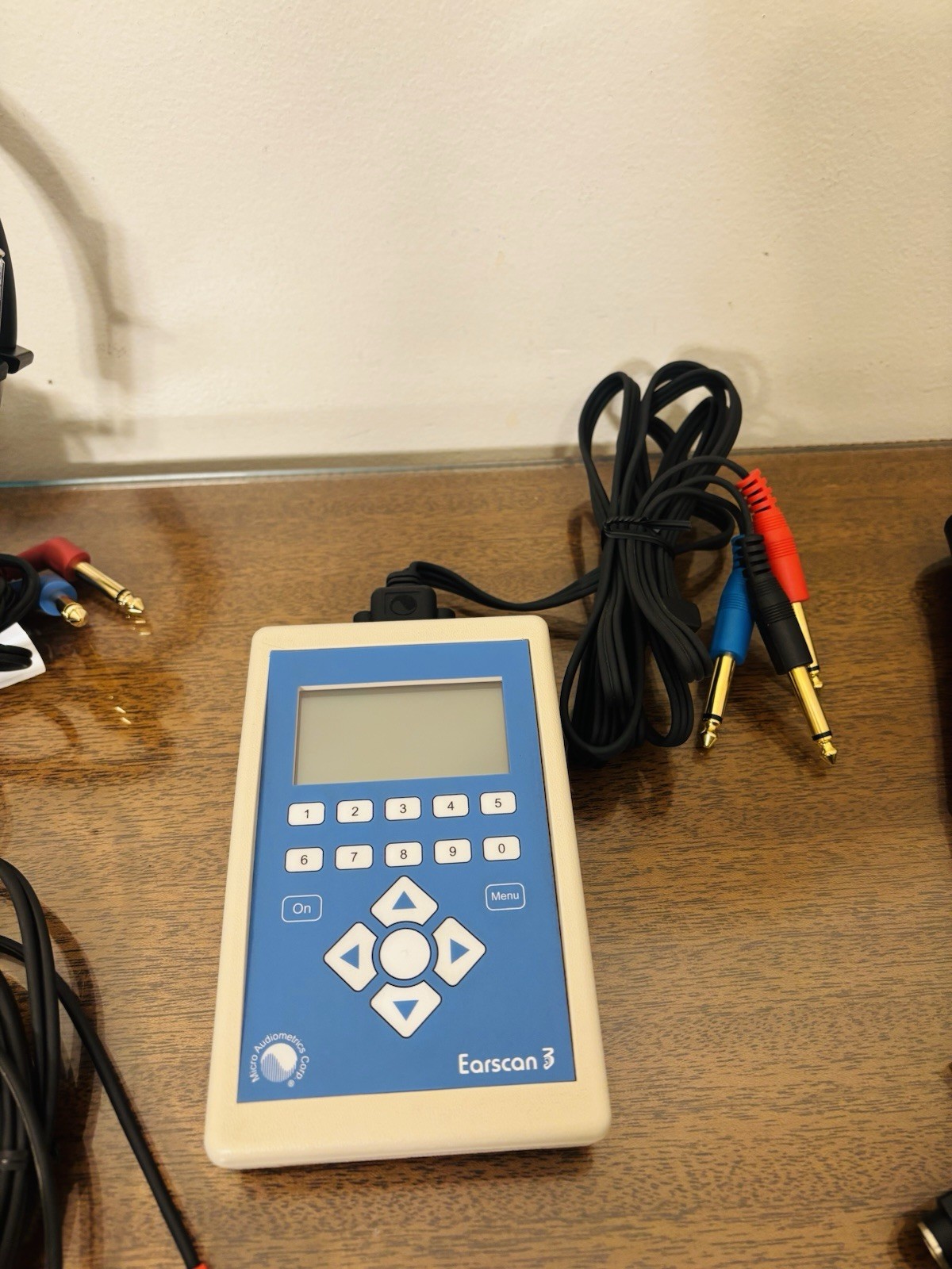 Earscan 3 Audiometer (ES3) with Headset, Response Bottom, AC Adapter & Cords