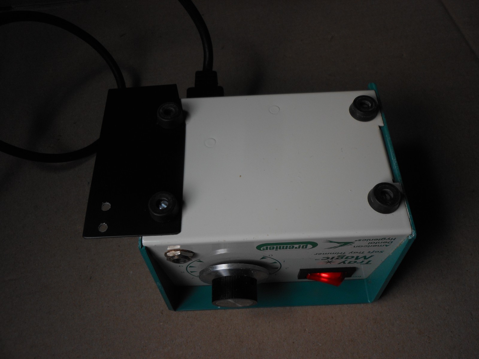 TRAY MAGIC SOFT TRAY TRIMMER Model 4008200 – Powers On Untested – Incomplete