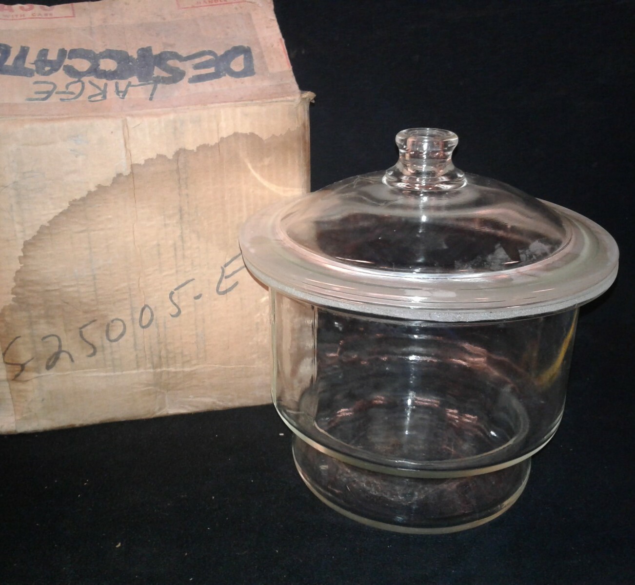 Glass Dessicator. 9.5″ Inside Diameter. Scientific/Lab Equipment