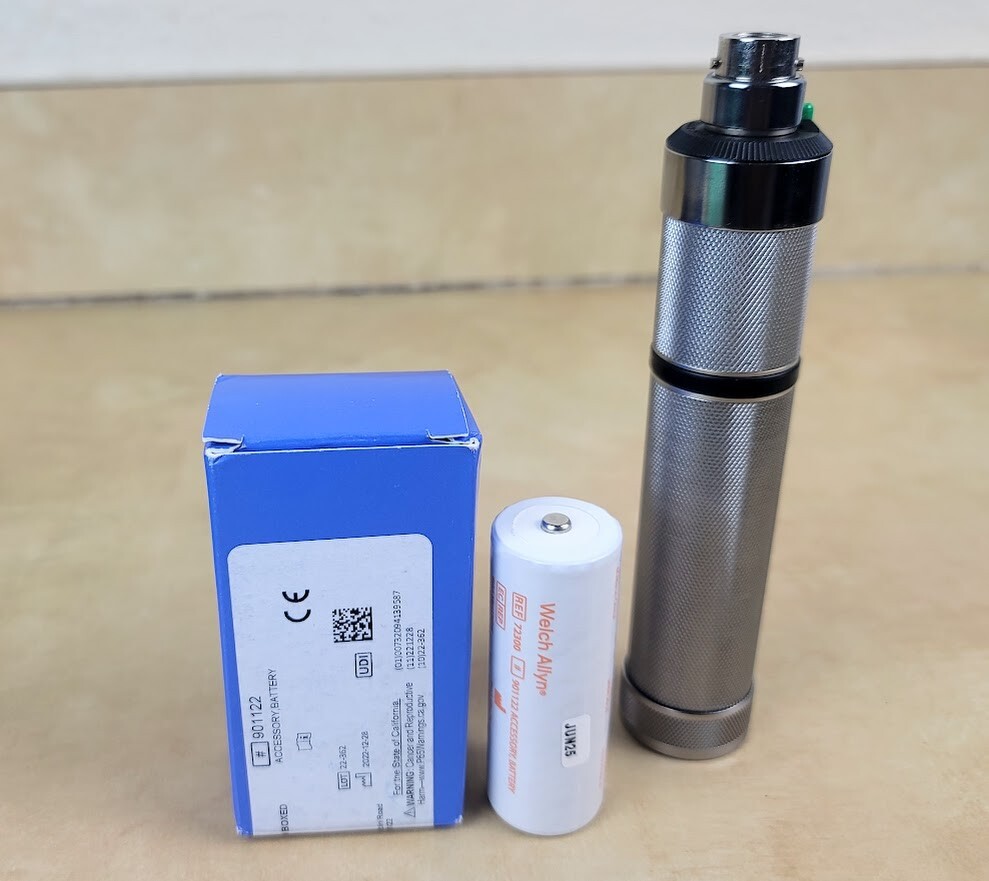 WELCH ALLYN MACROVIEW OTOSCOPE / OPHTHALMOSCOPE SET W/ NEW RECHARGEABLE BATERY