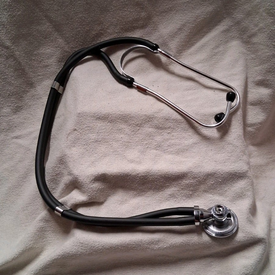 Single Head Diaphragm Acoustic Stethoscope, Black w/ Silver Chestpiece GP