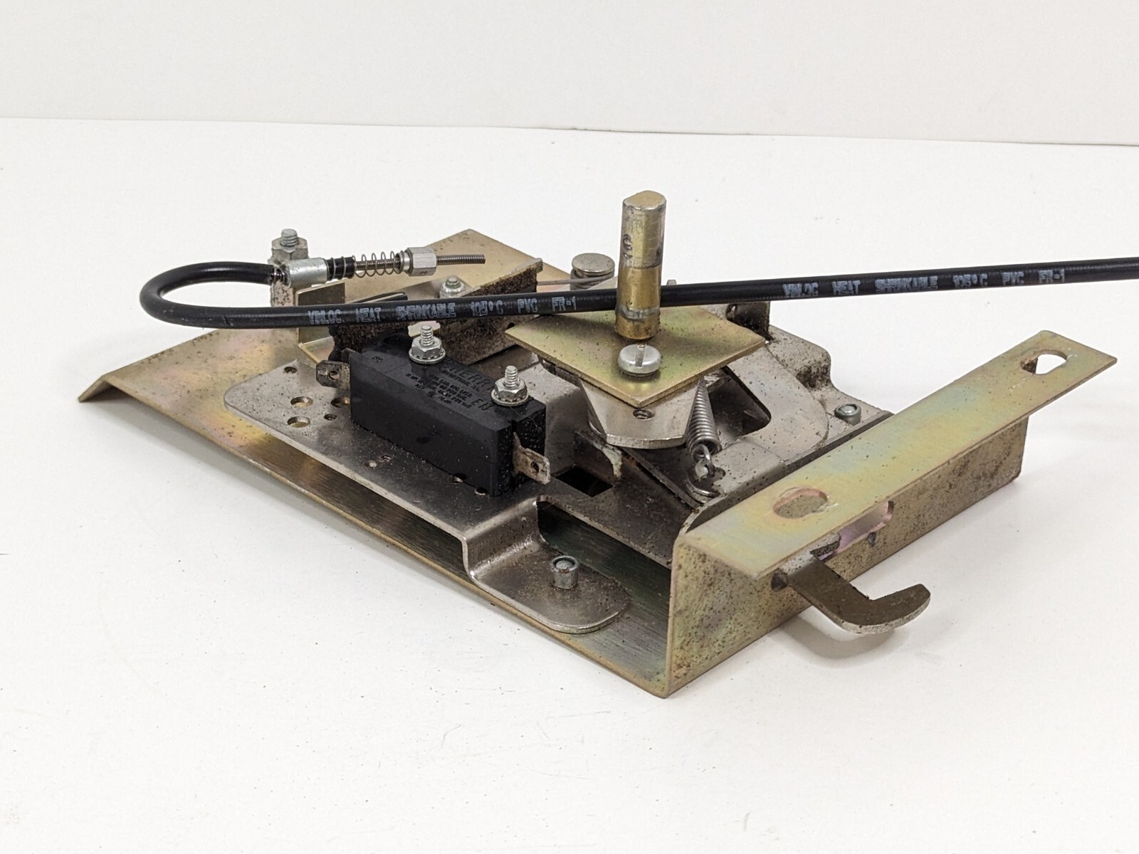 Beckman Centrifuge TJ-6 Replacement Lock/Unlock Latch Assembly