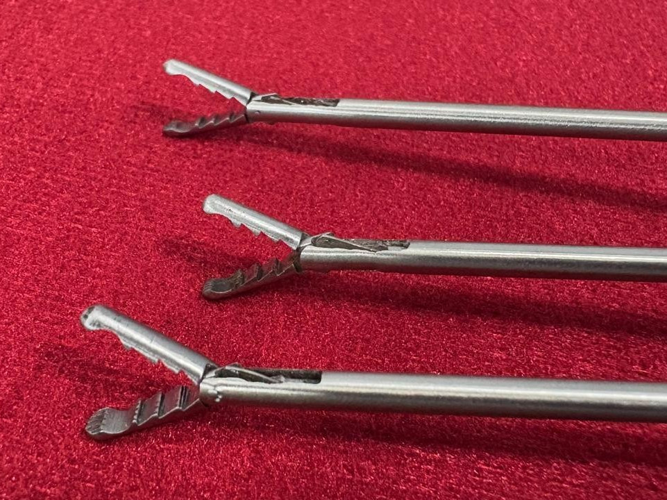 3-nos Laparoscopic PCNL Alligator Forceps 9FR 40cm Endoscopy Reusable Instrument