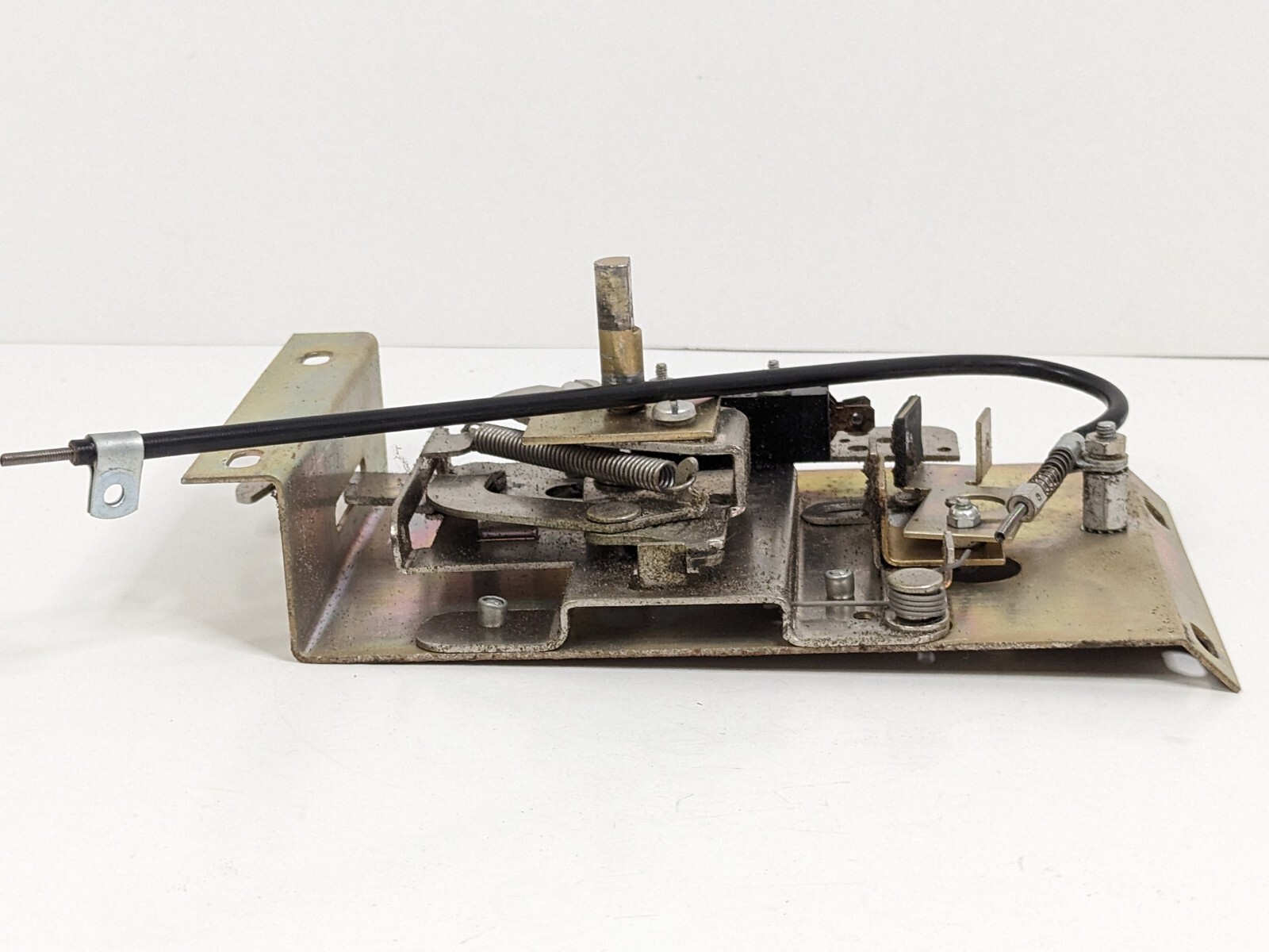 Beckman Centrifuge TJ-6 Replacement Lock/Unlock Latch Assembly