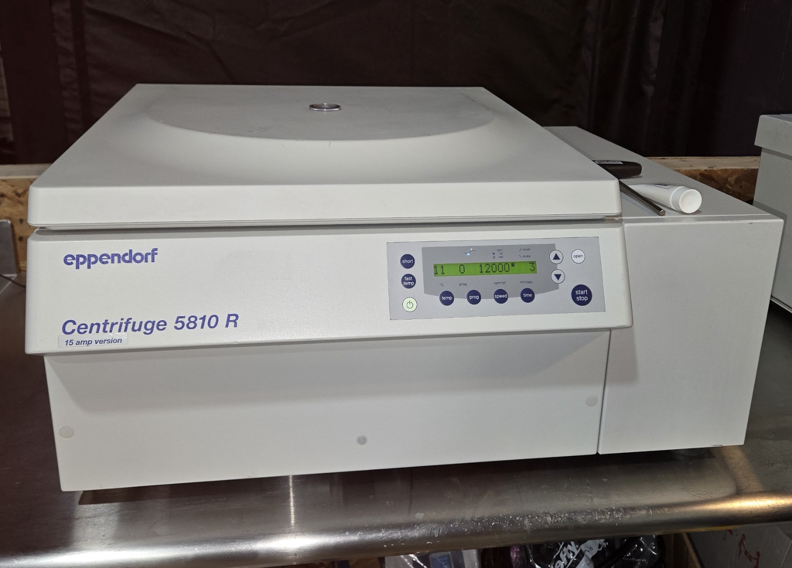 Eppendorf 5810 R 5810R Refrigerated Benchtop Centrifuge with 4 rotors