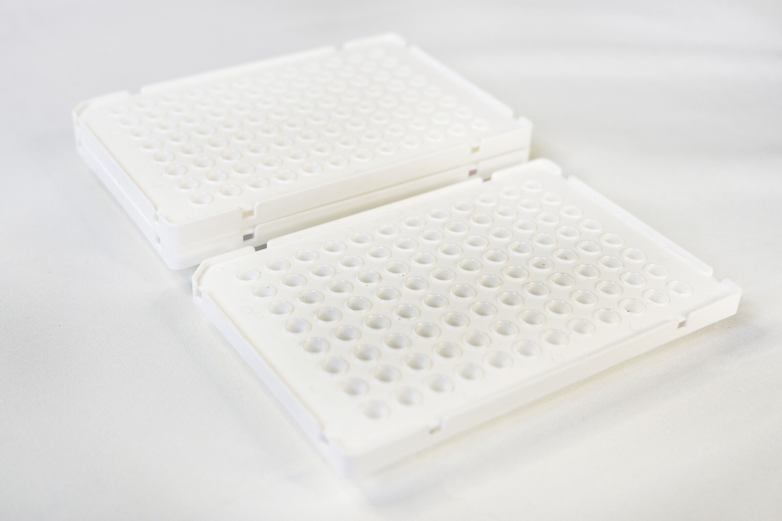PCR PLATE 0.1ML 96 WELLS Half-Skited (White) and (clear)