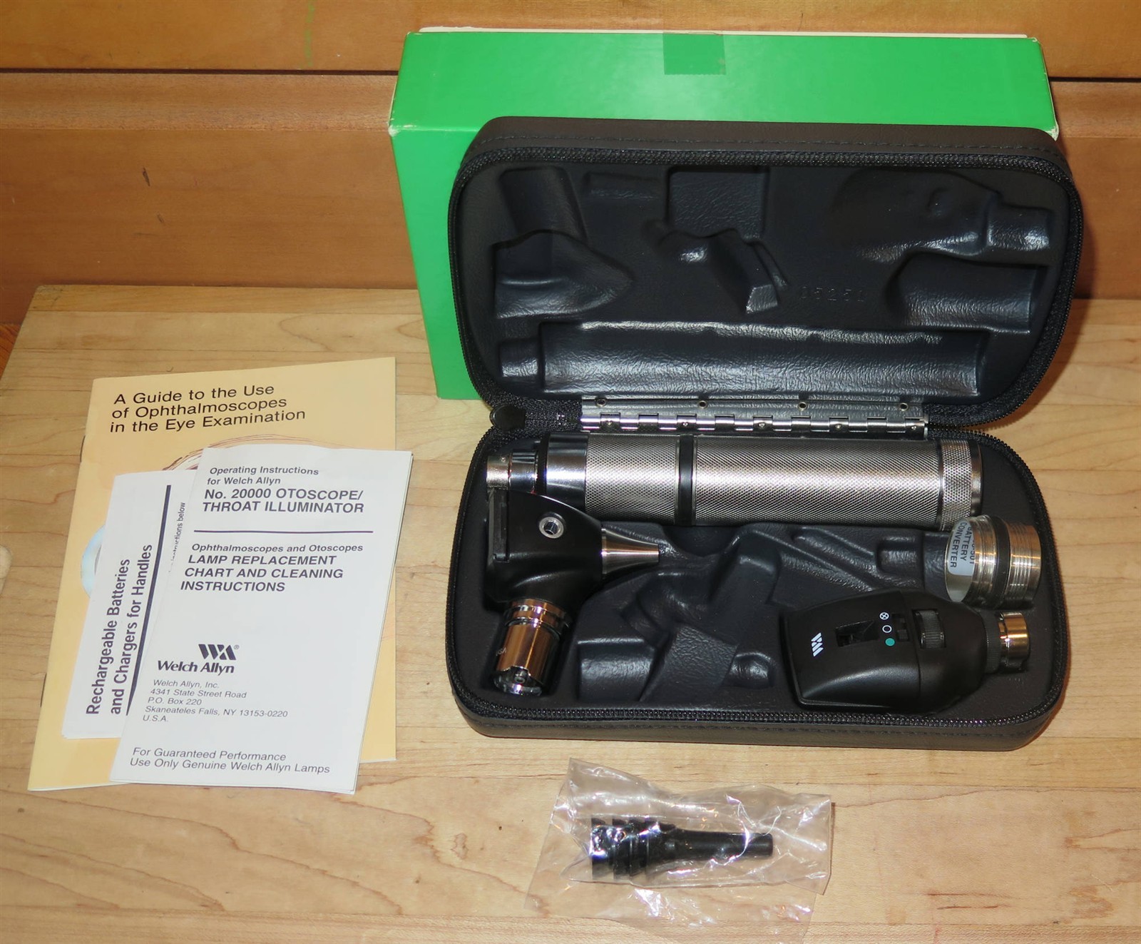 Welch Allyn 3.5v 20000 Otoscope 11720 Ophthalmoscope Diagnostic Kit – 97250-C