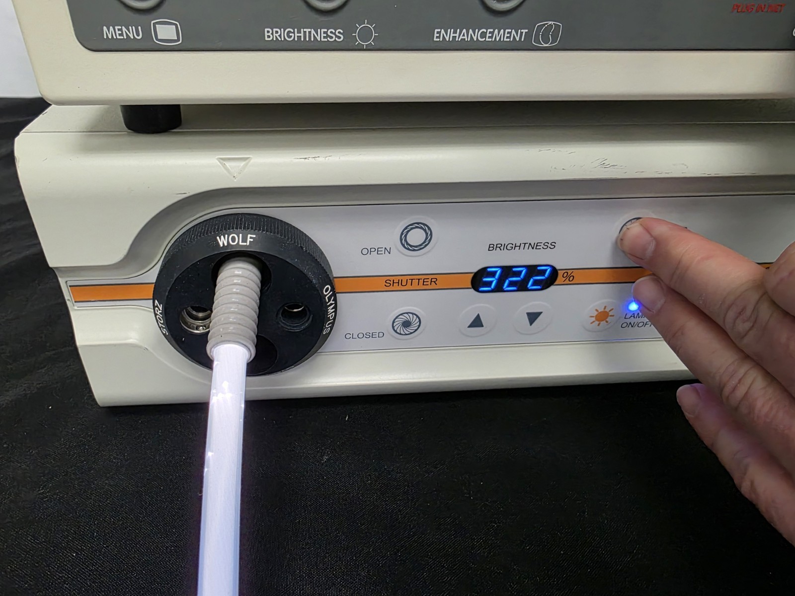 Smith & Nephew 560P HD Camera System w/ Light Source, 21″ Monitor & Scope (GOOD)