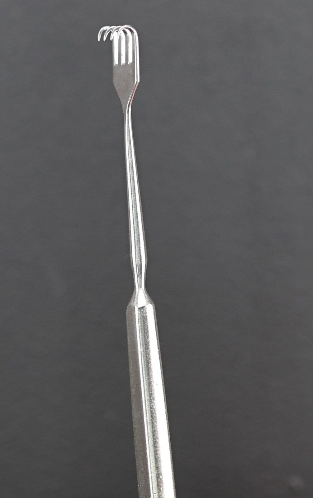 V Mueller RH1165 Peck Rake Retractor, 4 Sharp Prongs, Jaw 8.0 mm, 136 mm