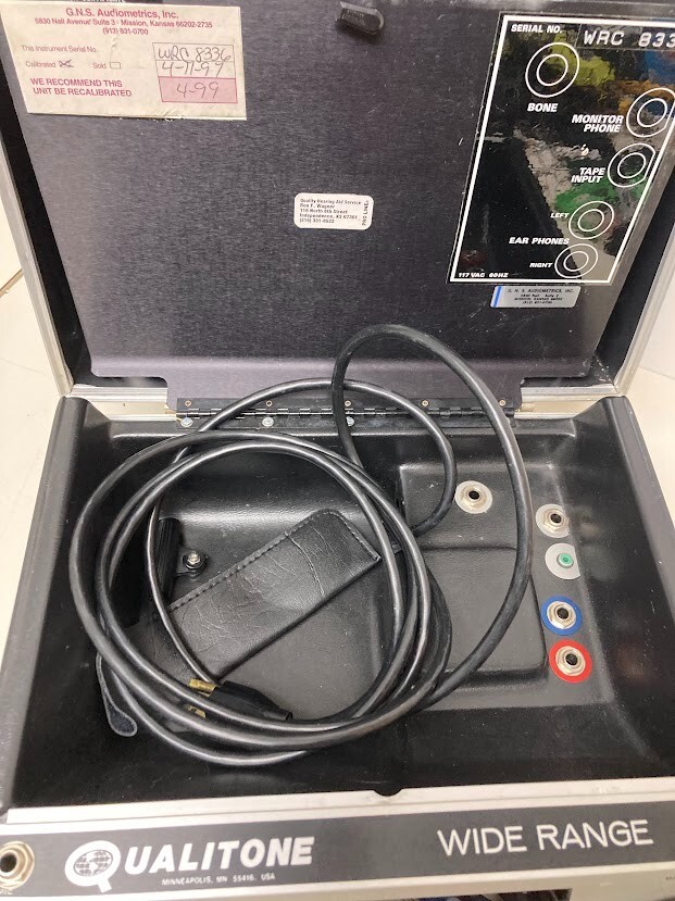 Qualitone Wide Range Hearing Ultratone Device System in Storage Case – Used