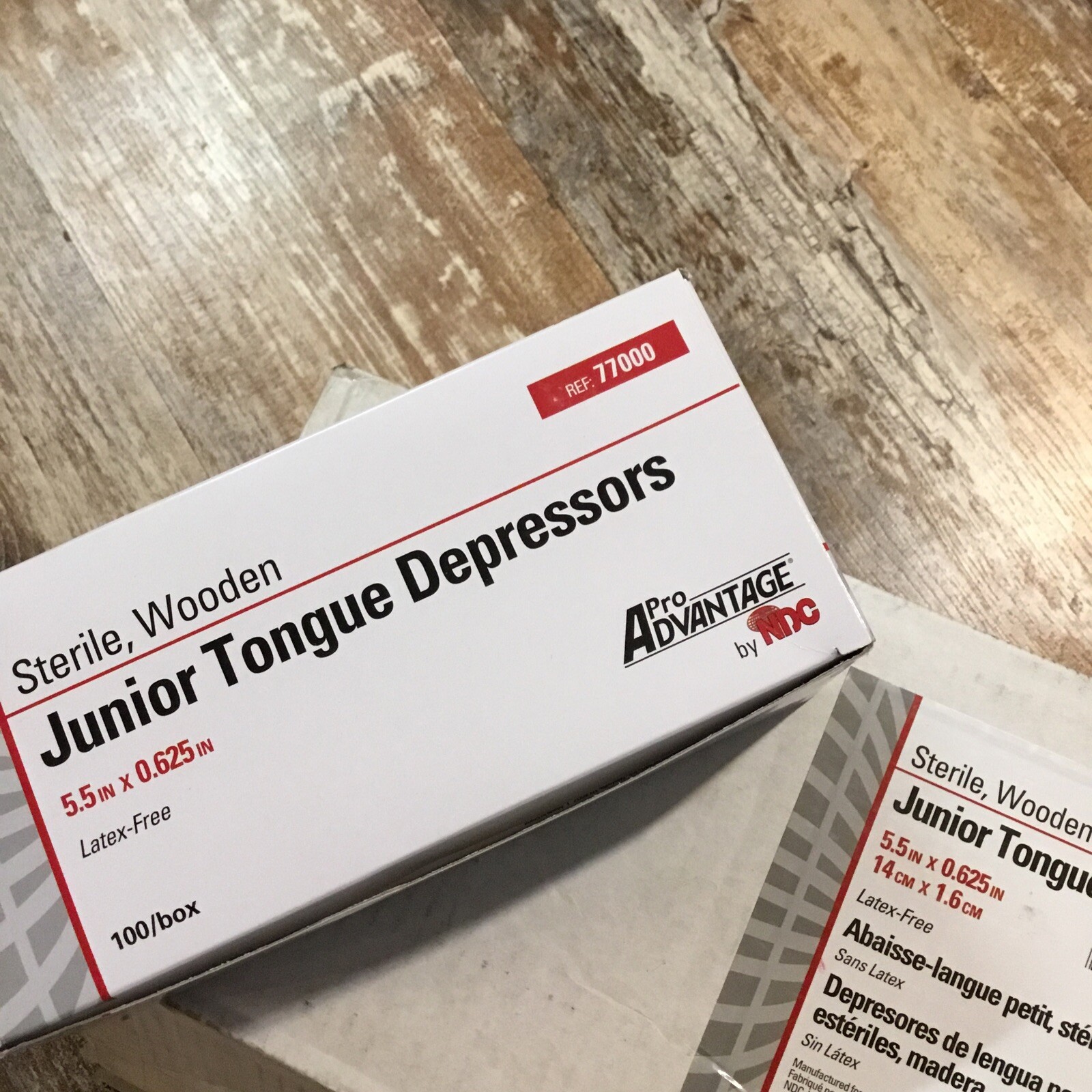 1000 Count Pro advantage ￼JuniorTongue Depressors, Sterile, 5.5 Wooden 77000