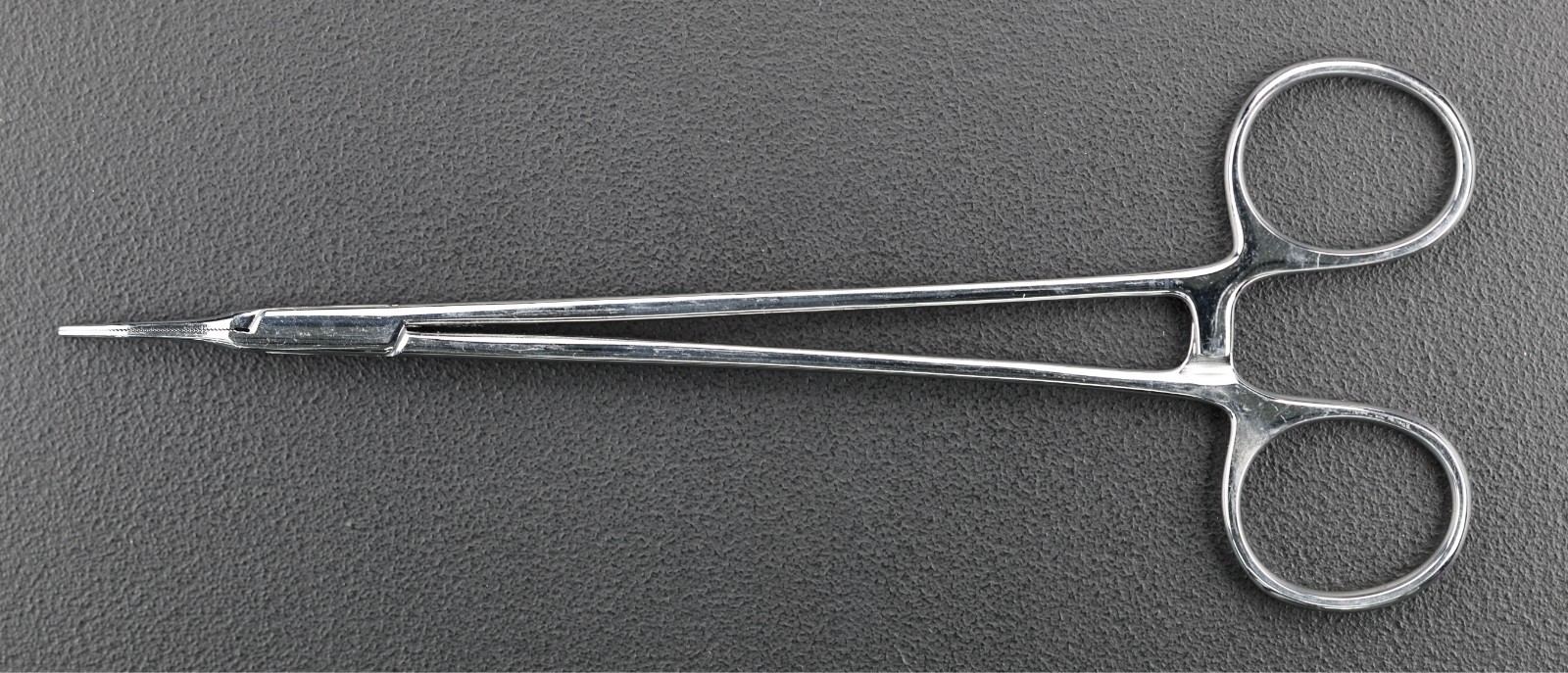 Scanlan 5005-60 Bailey Forceps, Serrated, Delicate, Angled 30°, 7-1/8″