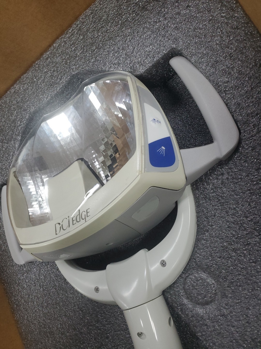 DCI Edge Dental Operatory Light LP4050 missing wires connector