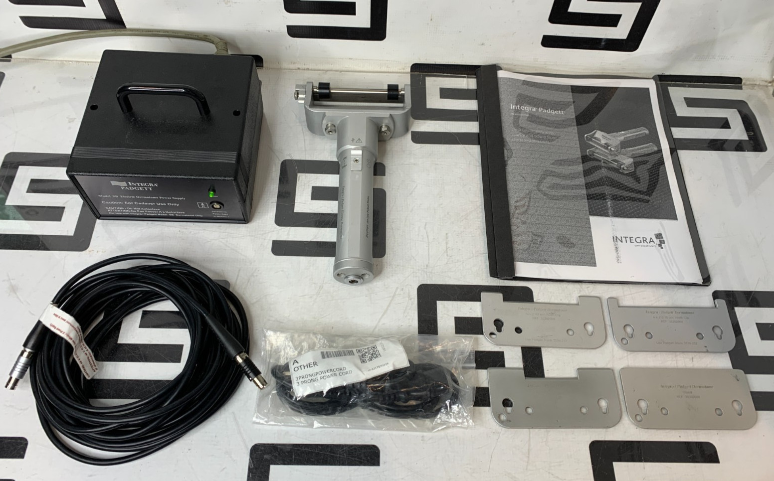 Integra Padgett Dermatome Model S Electric – Power Supply & Guards WARRANTY 2022