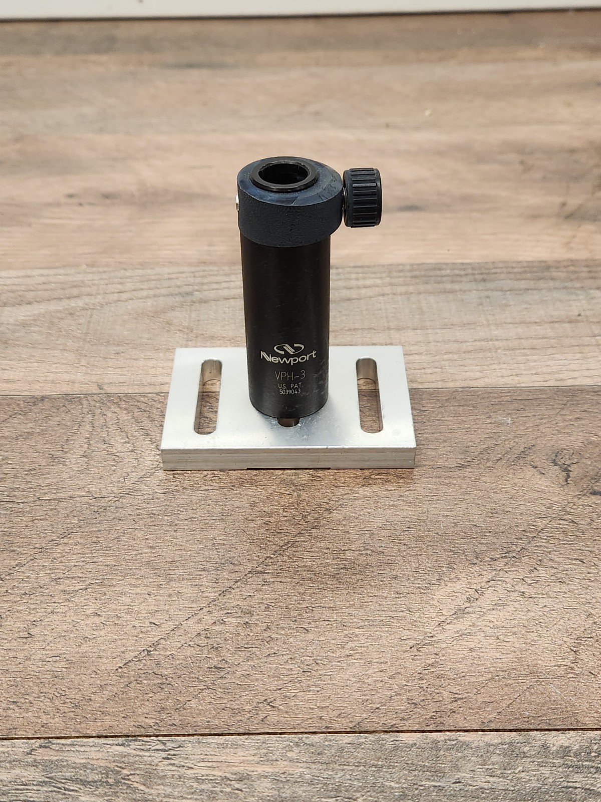 Newport VPH-3 3″ Height Optical Post Holder and Base