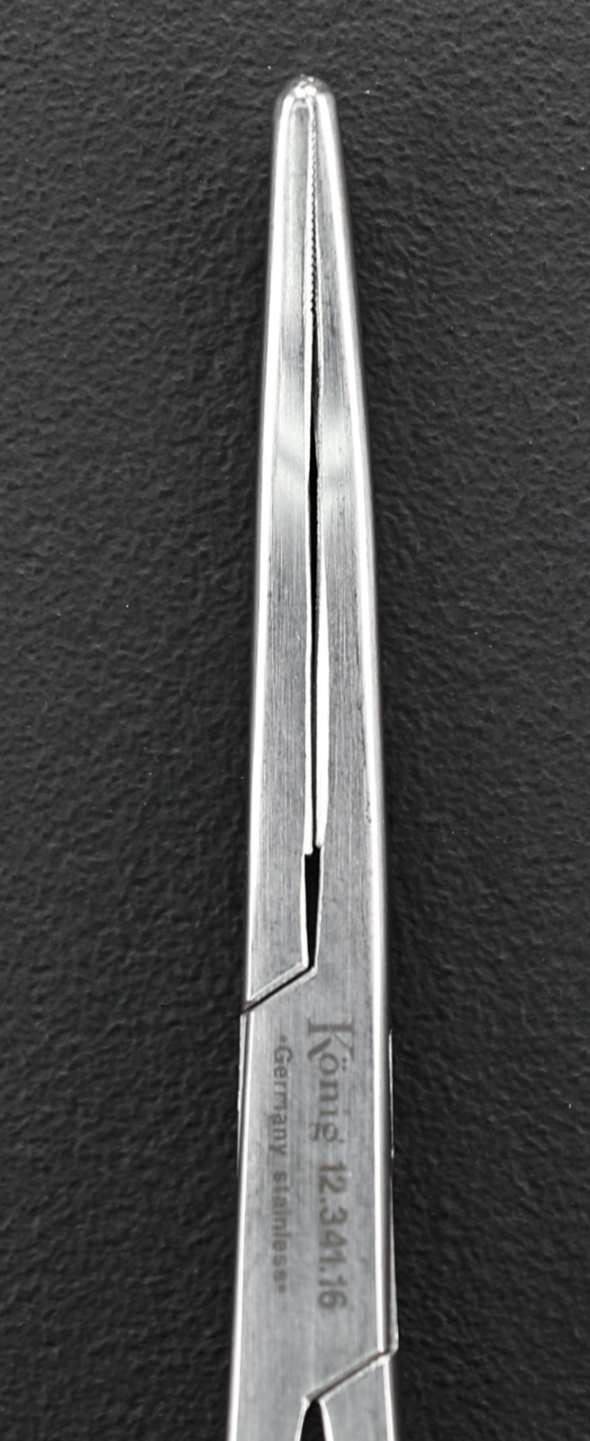 Konig MDS1234116 Carmalt Artery Forceps, 4×4 Blades, Serrated, Curved, 6-5/8″