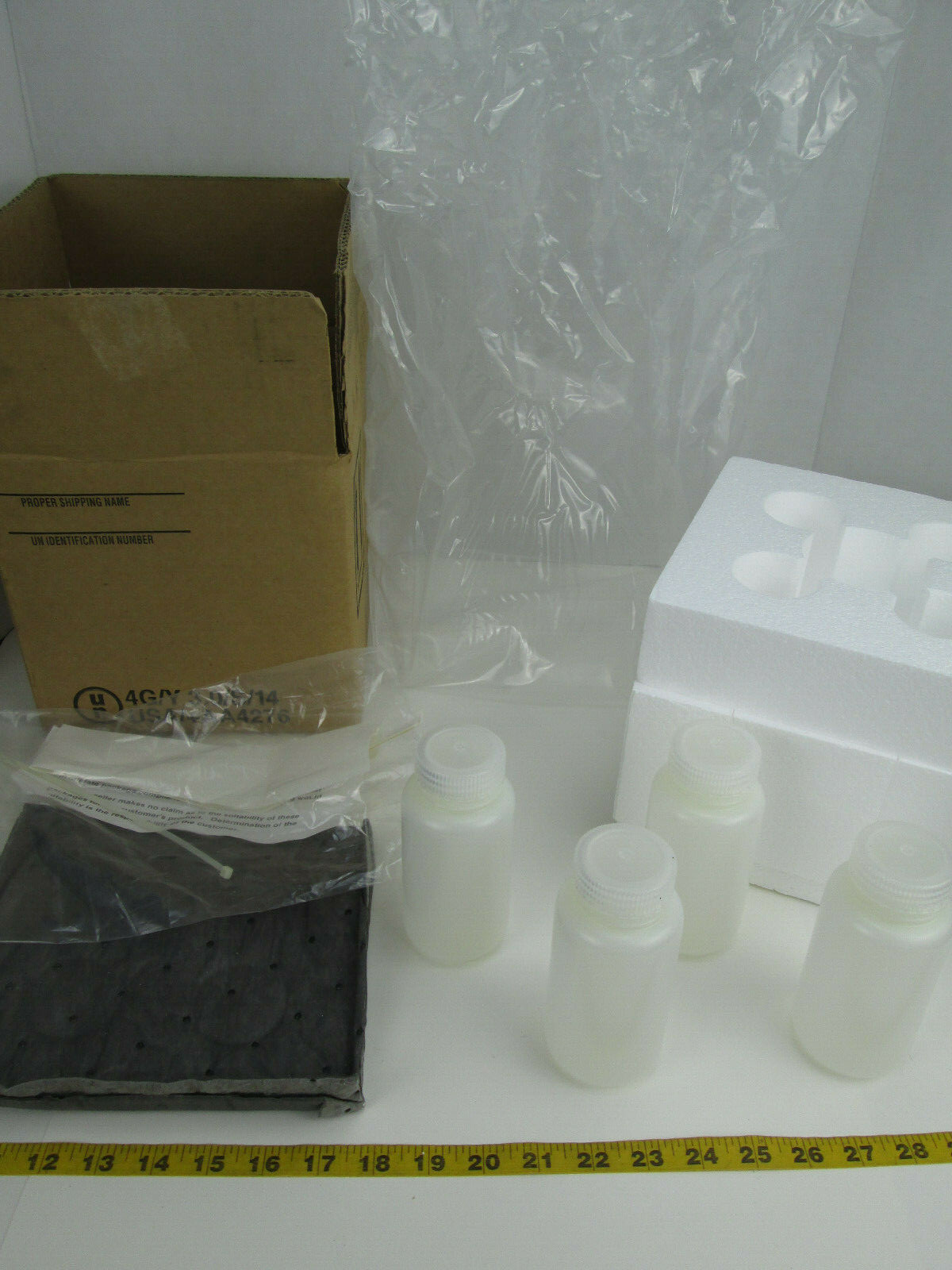 New In Box Lot of 4 SturdeeSeal Plastic Bottles Jars w Lids 8oz 8 Ounces SKU B