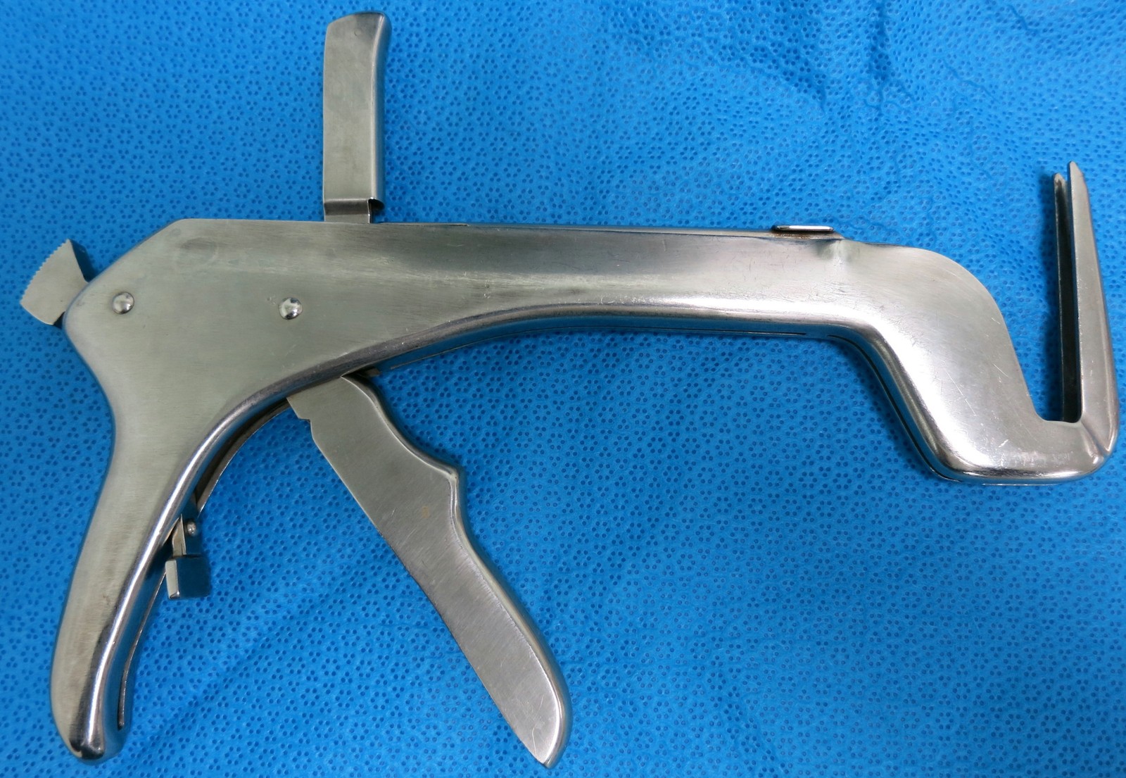 United States Surgical Corporation TA 55 Premium Stapling Instrument