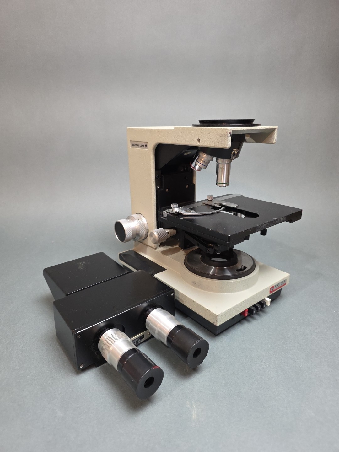 Bausch and Lomb Balplan Binocular Microscope – 5x 10x 40x 100x Objectives