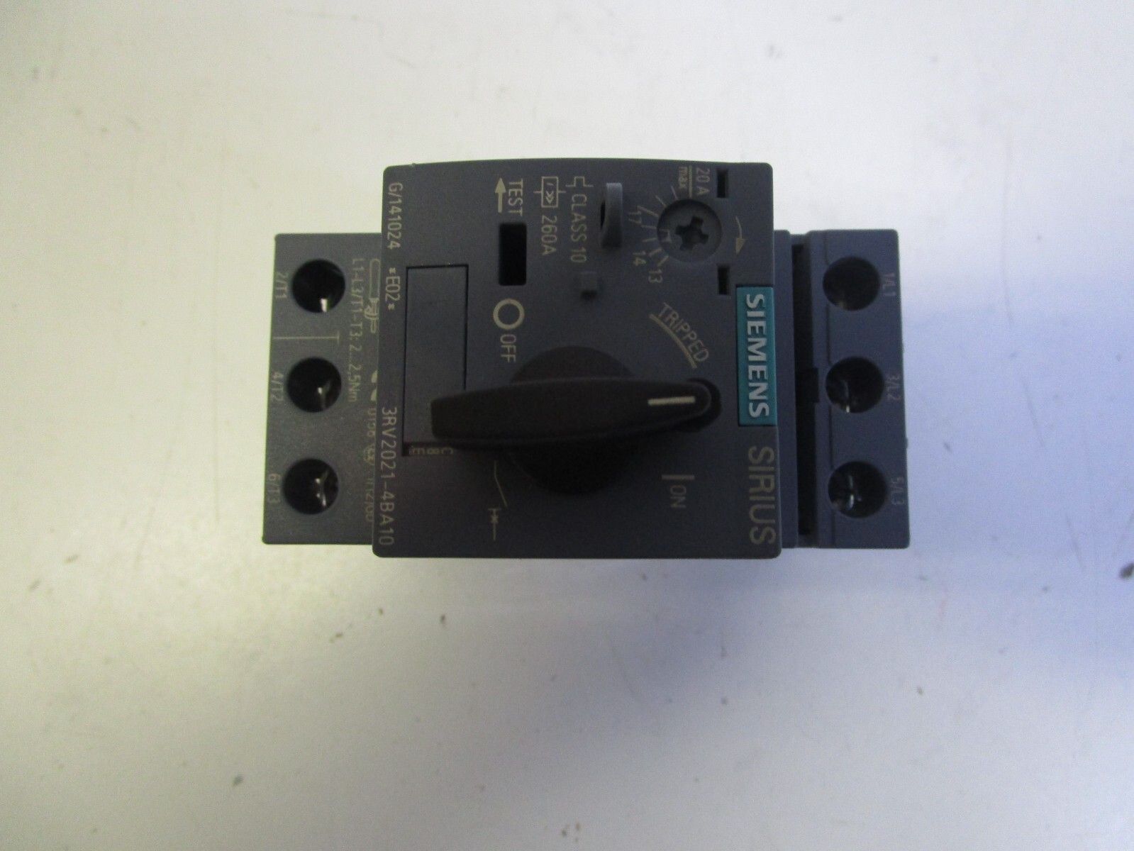 SIEMENS 3RV2011-1DA10 2.2-3.2A MANUAL MOTOR PROTECTOR – USED – FREE SHIPPING