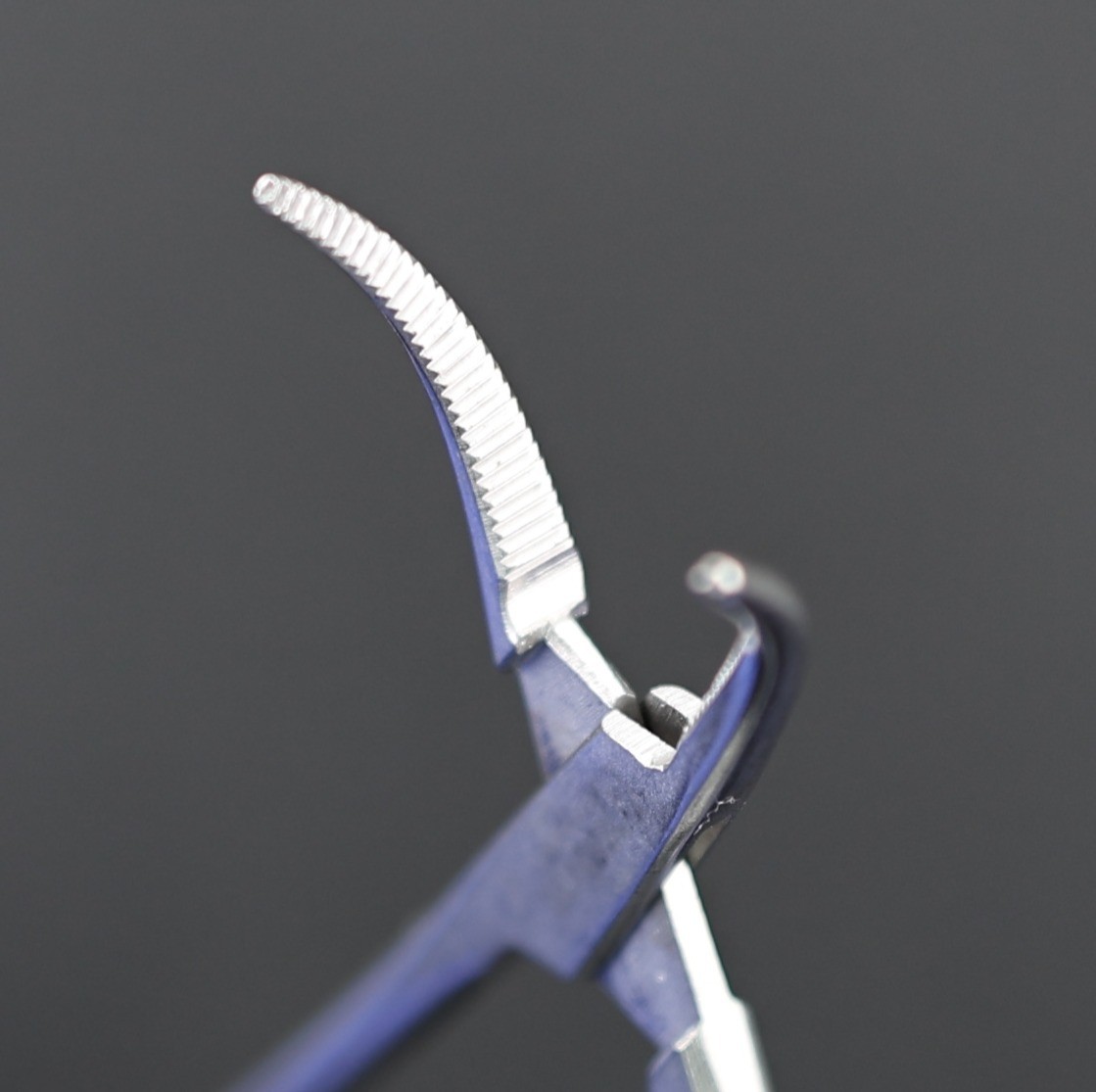 AESCULAP BR111R Halsted Mosquito Forceps, Curved, Delicate, Serrated Tips, 5″