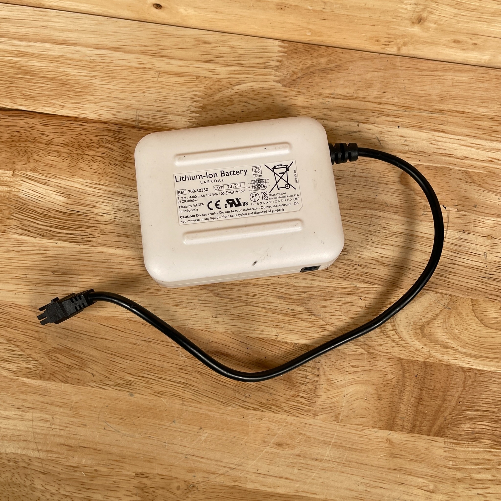 Laerdal 200-30350 White 7.2V 4400 mAh Lithium-Ion Battery For ALS Simulator