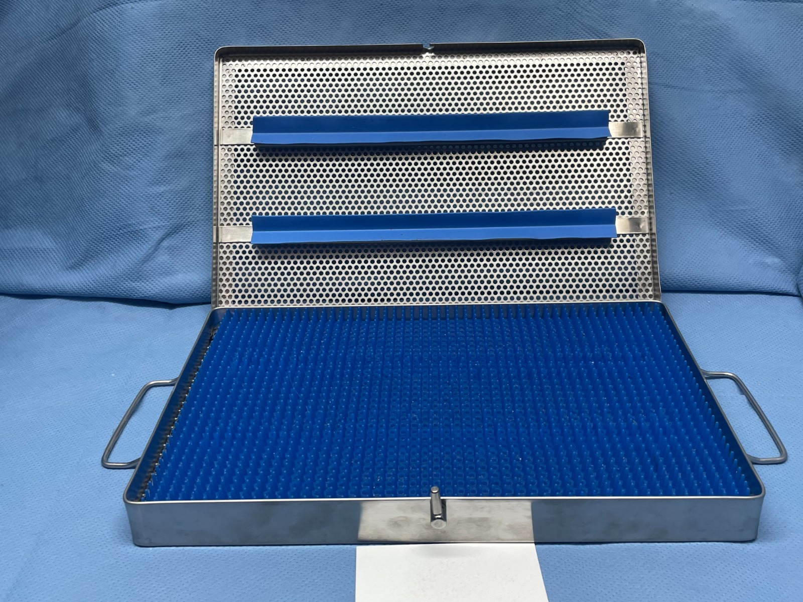 Sterilization Case, 12.75″ x 8.25″ x 1.5″, Locking. Silicone Insert
